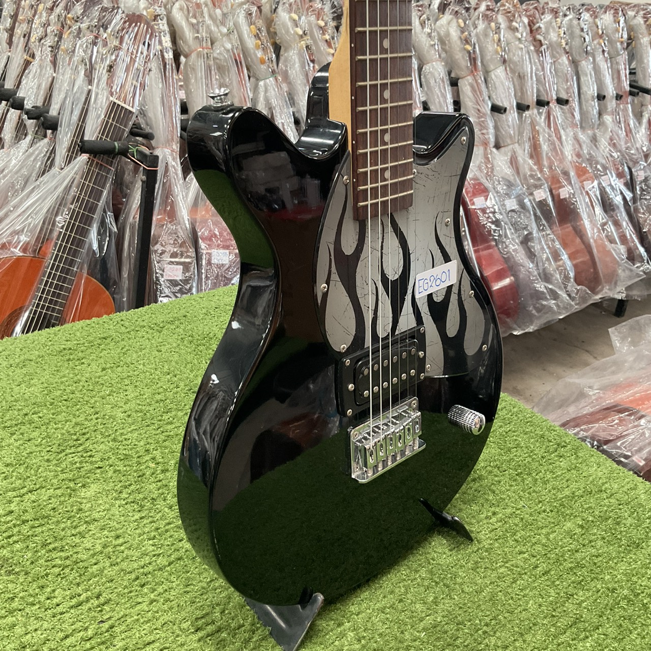 กีต้าร์ไฟฟ้า FIRST ACT : ME1980