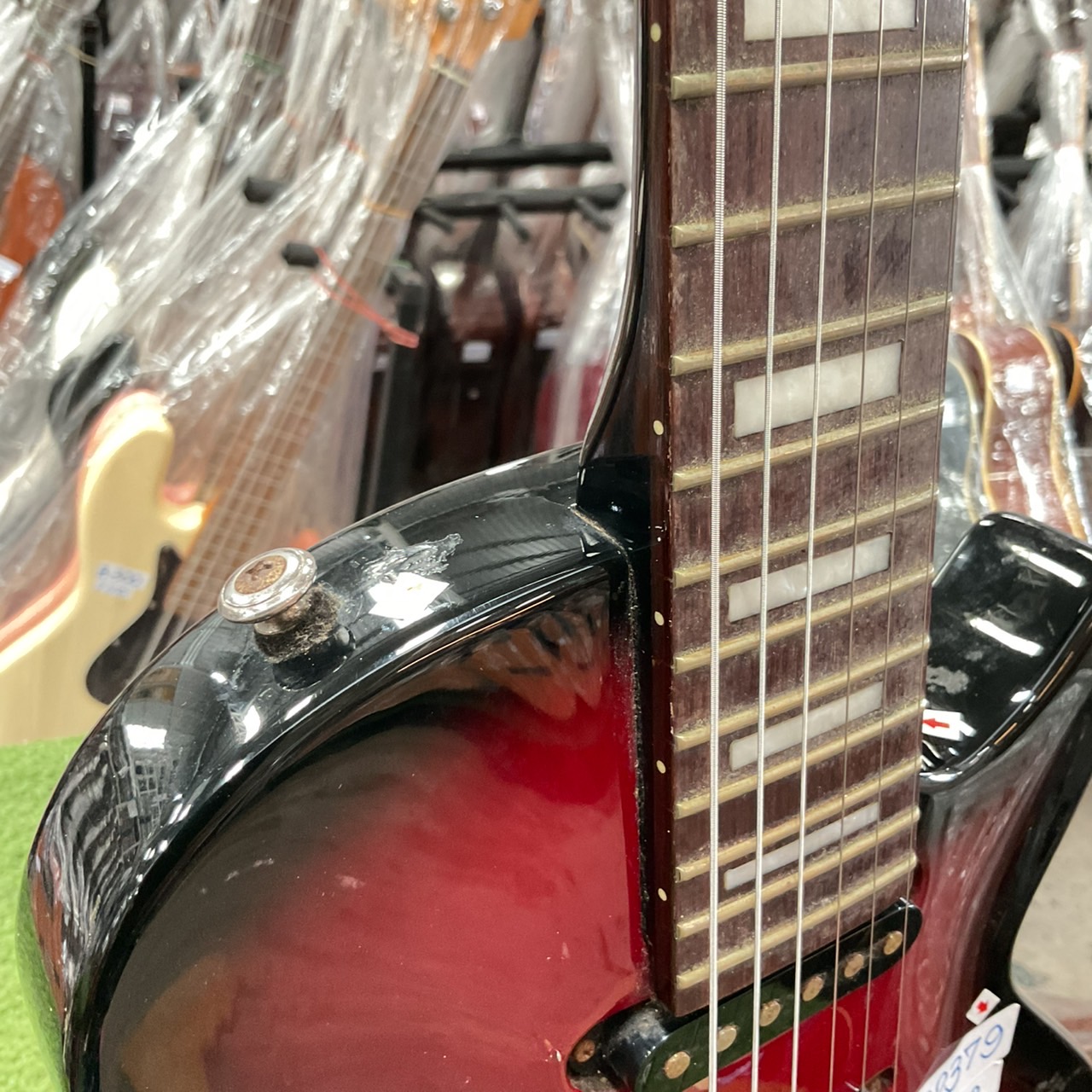 กีต้าร์ไฟฟ้า GRASS ROOTS