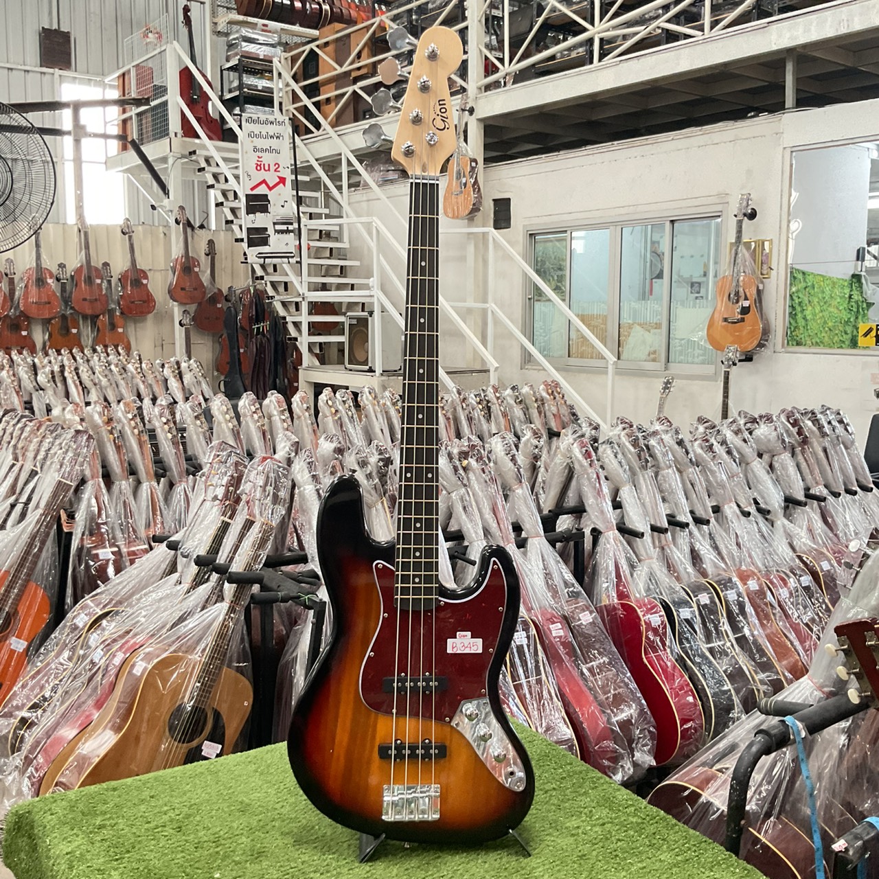 กีต้าร์เบส Gion