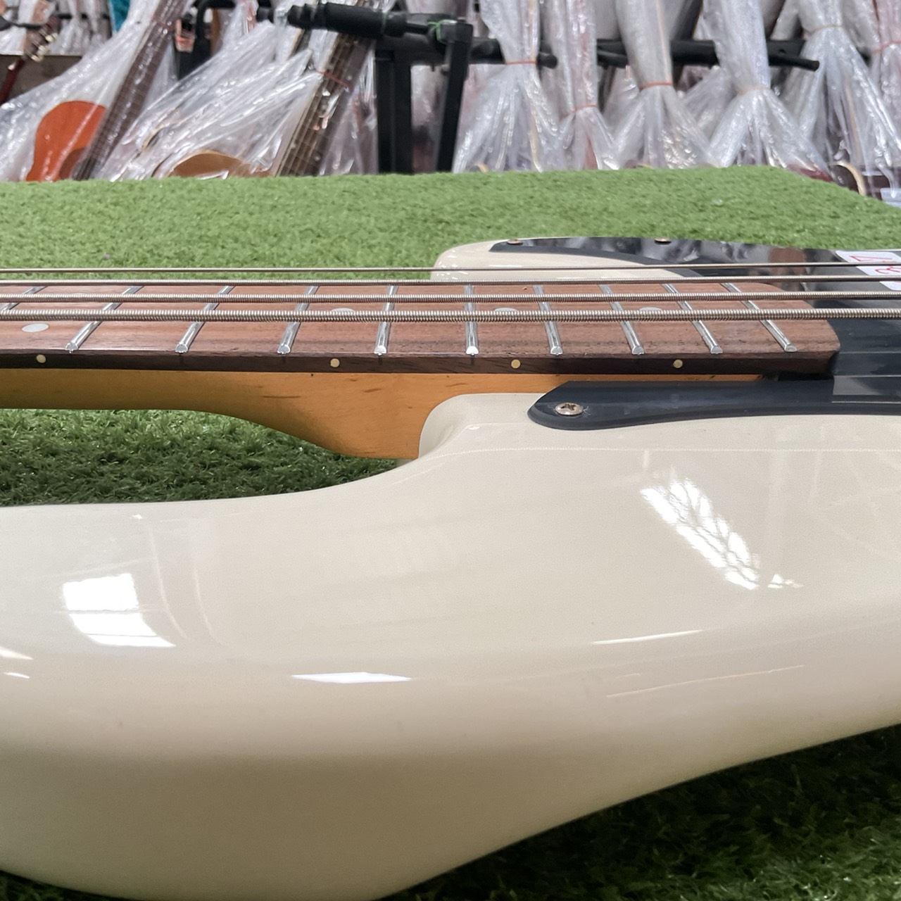 กีต้าร์เบส BUSKER'S