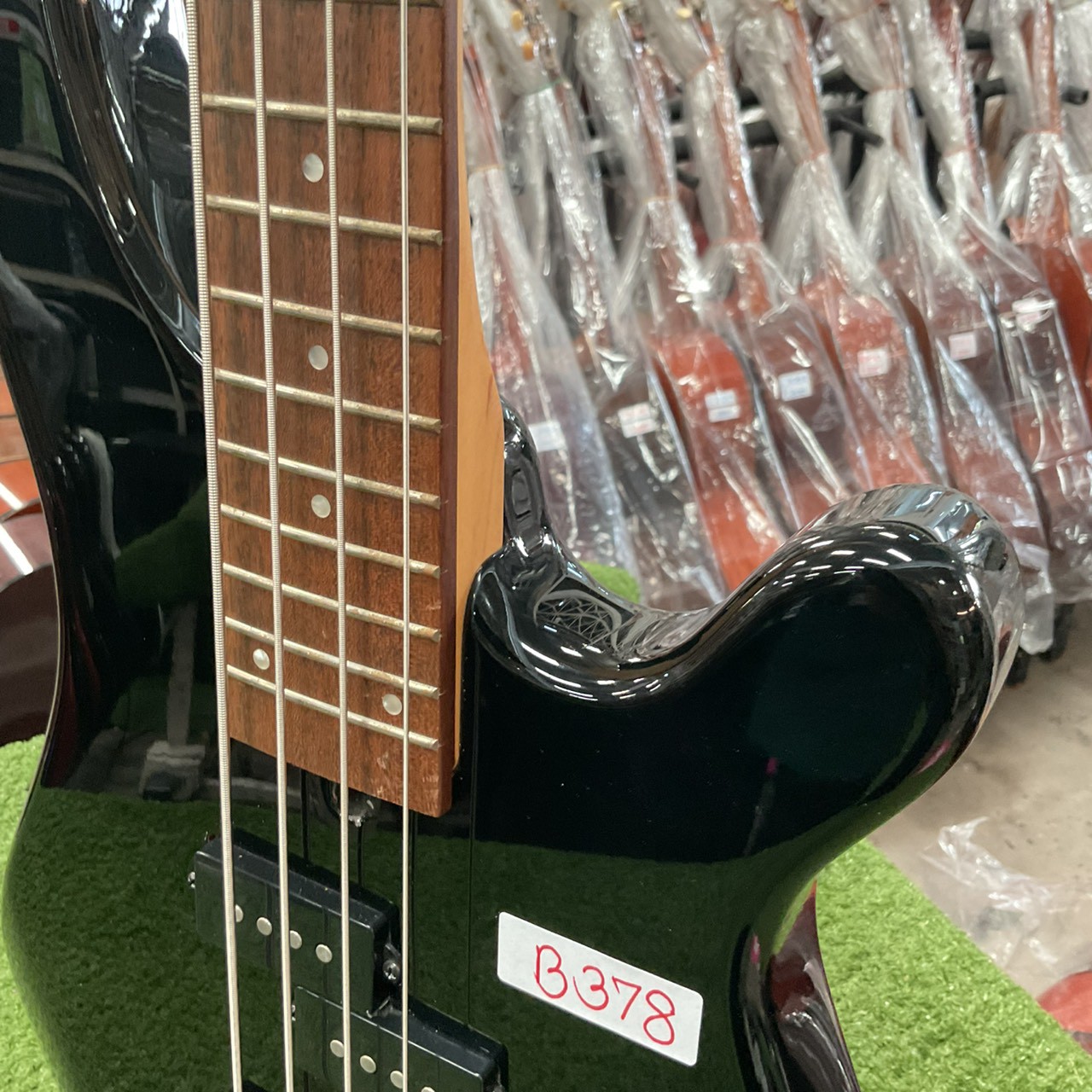 กีต้าร์เบส FERNANDES