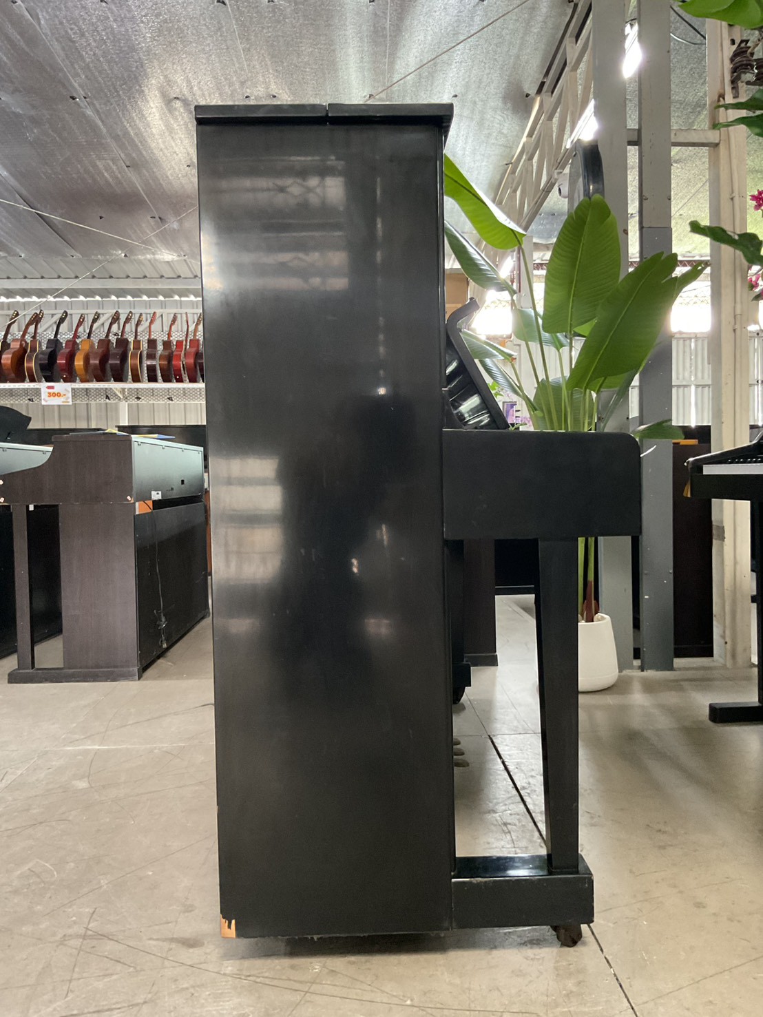 เปียโนอัพไลท์ VICTOR : V-31