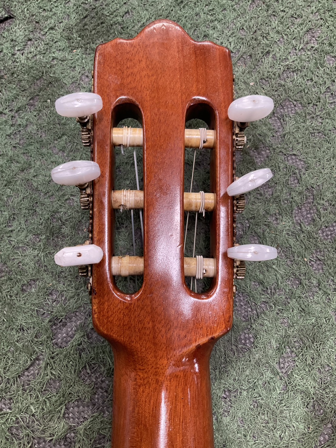 กีต้าร์คลาสสิค Abe Gut : 63D