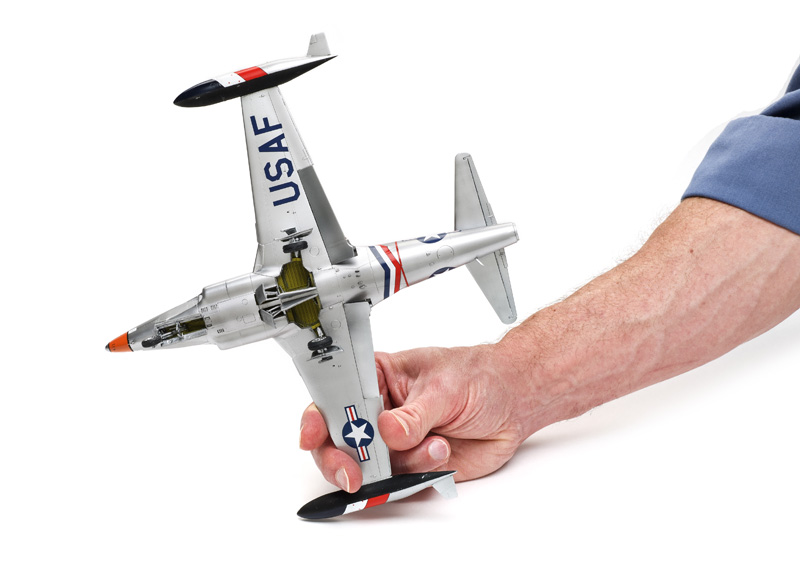 โมเดลเครื่องบิน Great Wall Hobby 1/48 L4819 T-33A "SHOOTING STAR" EARLY VERSION