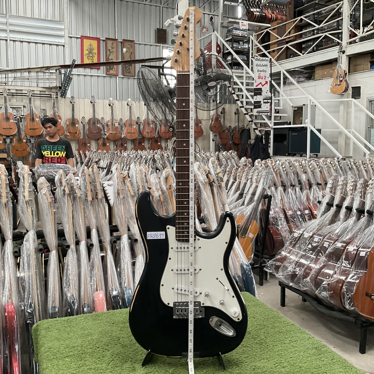 กีต้าร์ไฟฟ้า ยี่ห้อตามภาพ