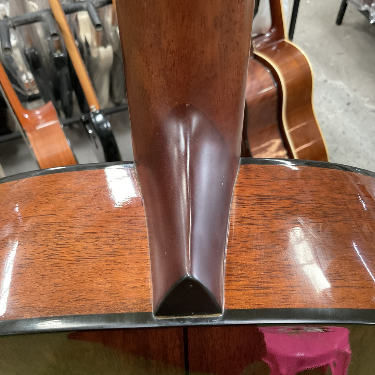 กีต้าร์โปร่ง Morris : MF-208