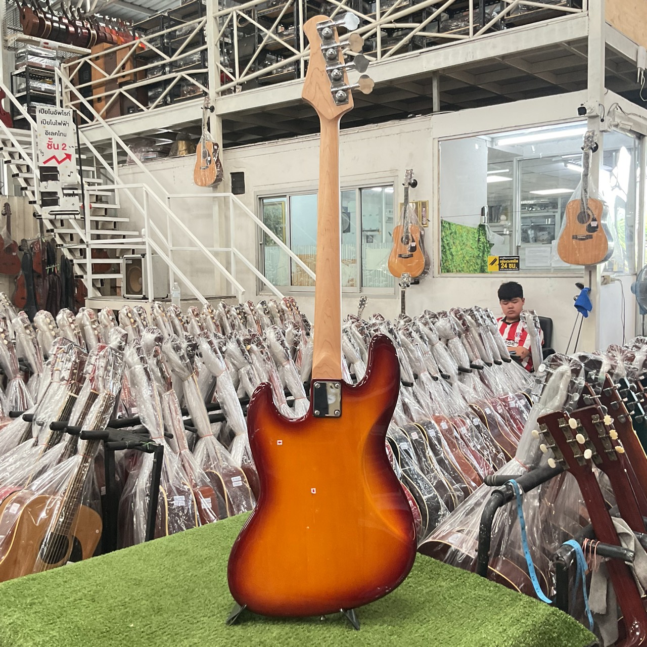 กีต้าร์เบส PHOTOGENIC