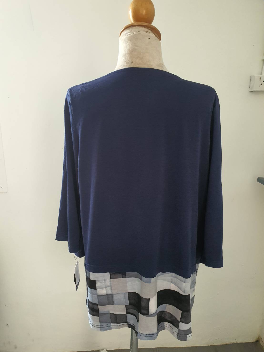 FF05664 เสื้อแฟชั่น สีน้ำเงินลาย ของใหม่ อก 38-40 นิ้ว