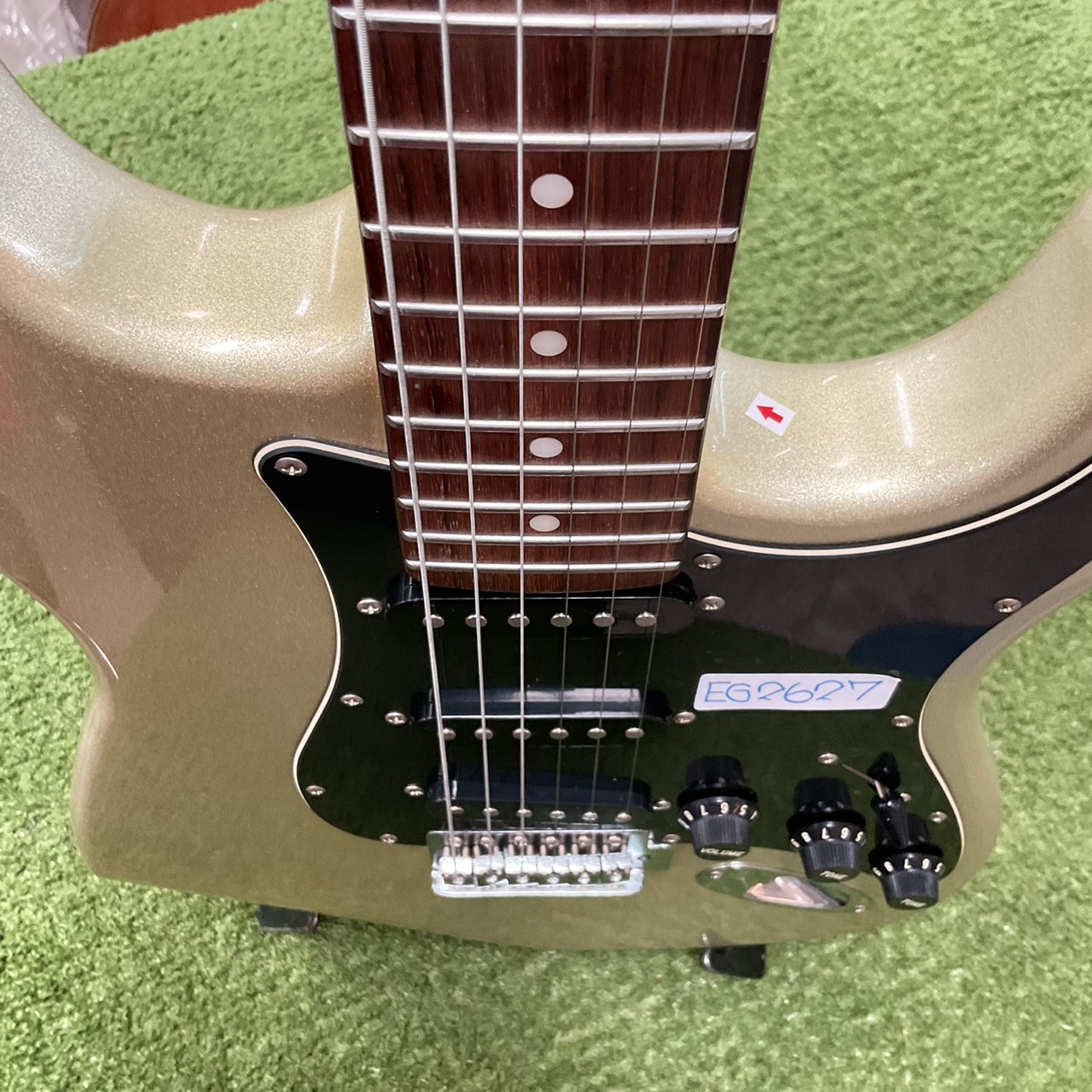 กีต้าร์ไฟฟ้า Mavis