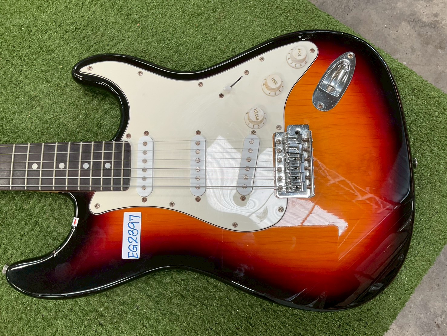 กีต้าร์ไฟฟ้า Legend