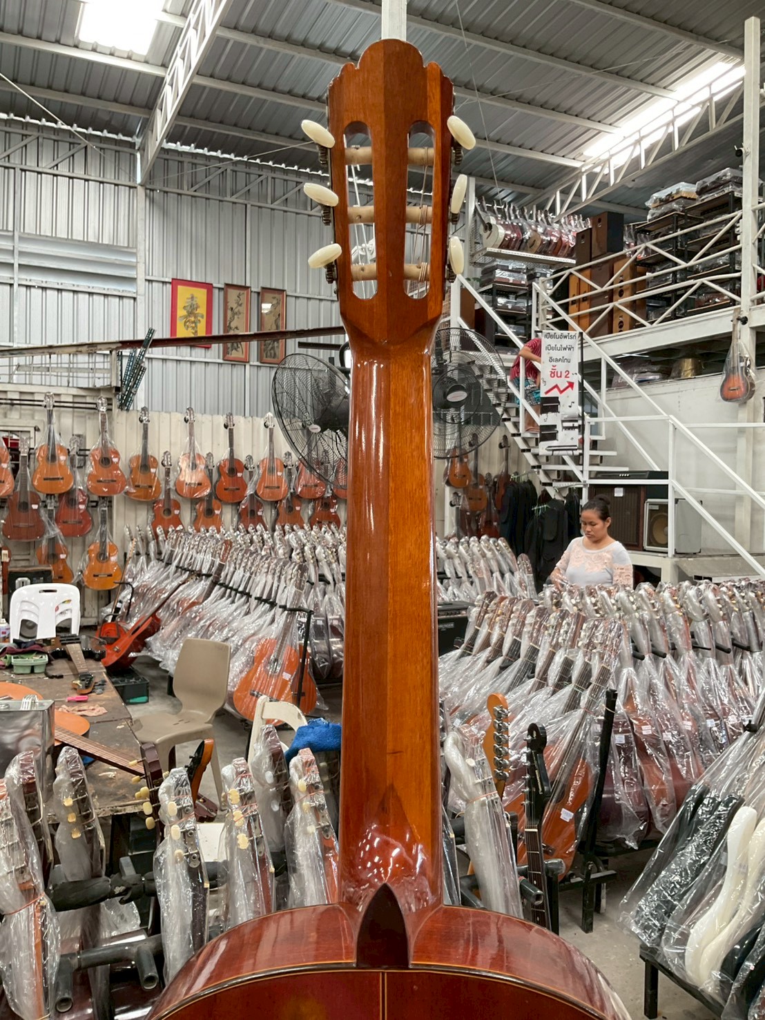 กีต้าร์คลาสสิค ยี่ห้อตามภาพ