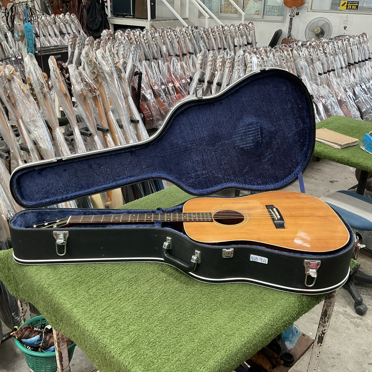 กล่องเคสกีต้าร์โปร่ง