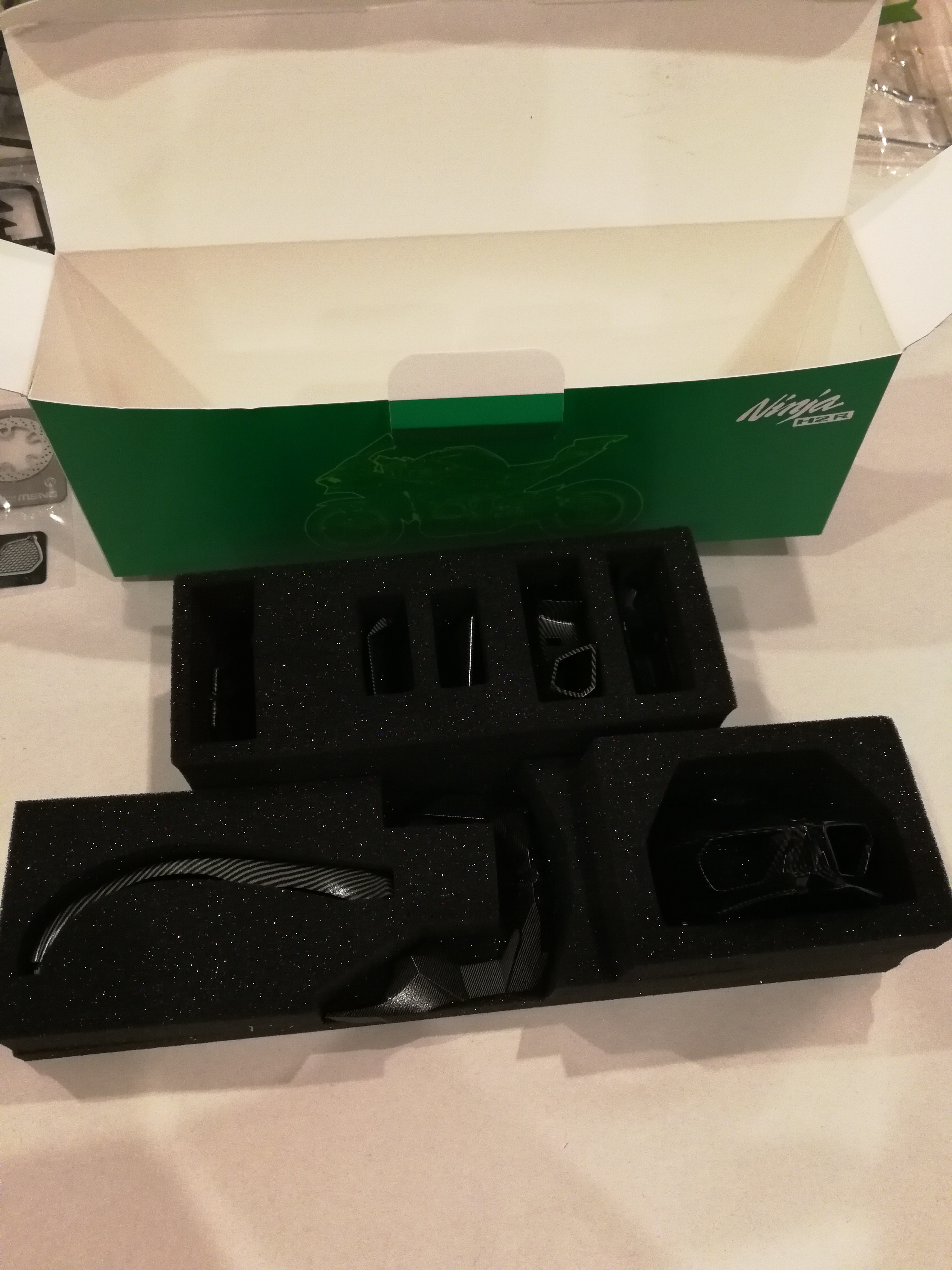 โมเดลรถมอเตอร์ไซค์ Meng Model ขนาด 1/9 MT-001s Kawasaki Ninja H2-R (ทำสีแล้ว)