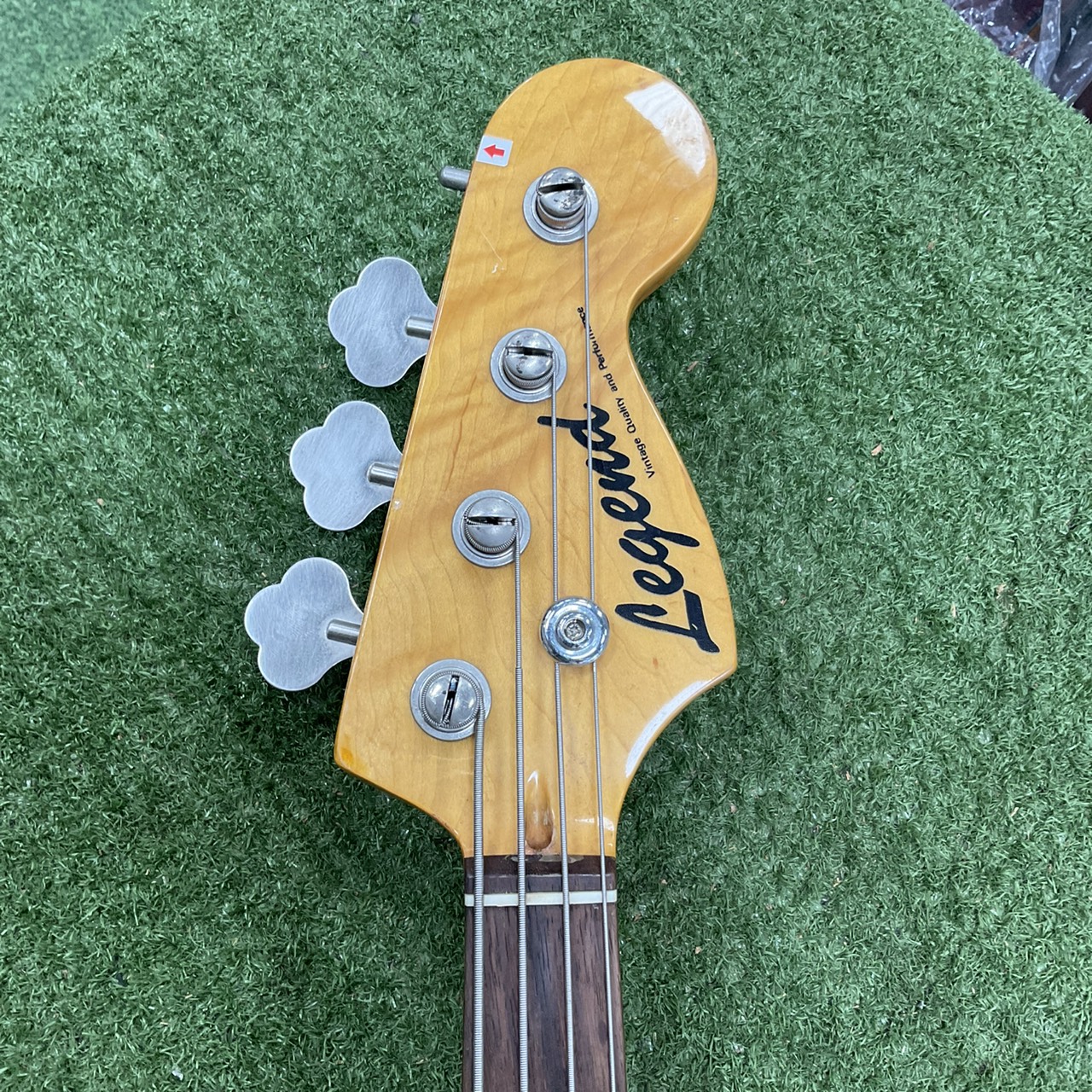 กีต้าร์เบส Legend