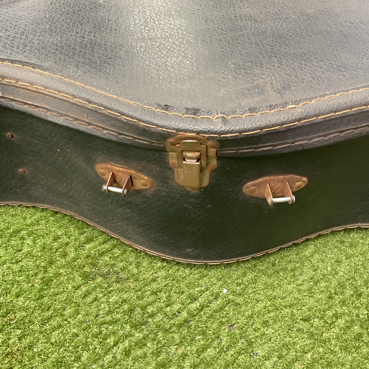 กล่องเคสกีต้าร์โปร่ง