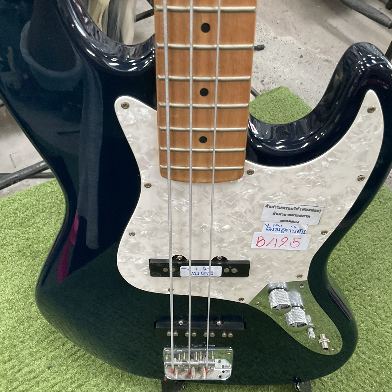 กีต้าร์เบส PhotoGenic สินค้าไม่พร้อมใช้งาน (ต้องซ่อม)