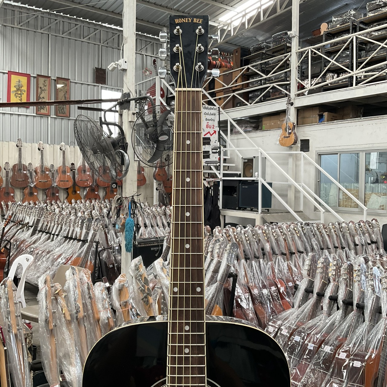 กีต้าร์โปร่ง HONEY BEE : W-15 BK