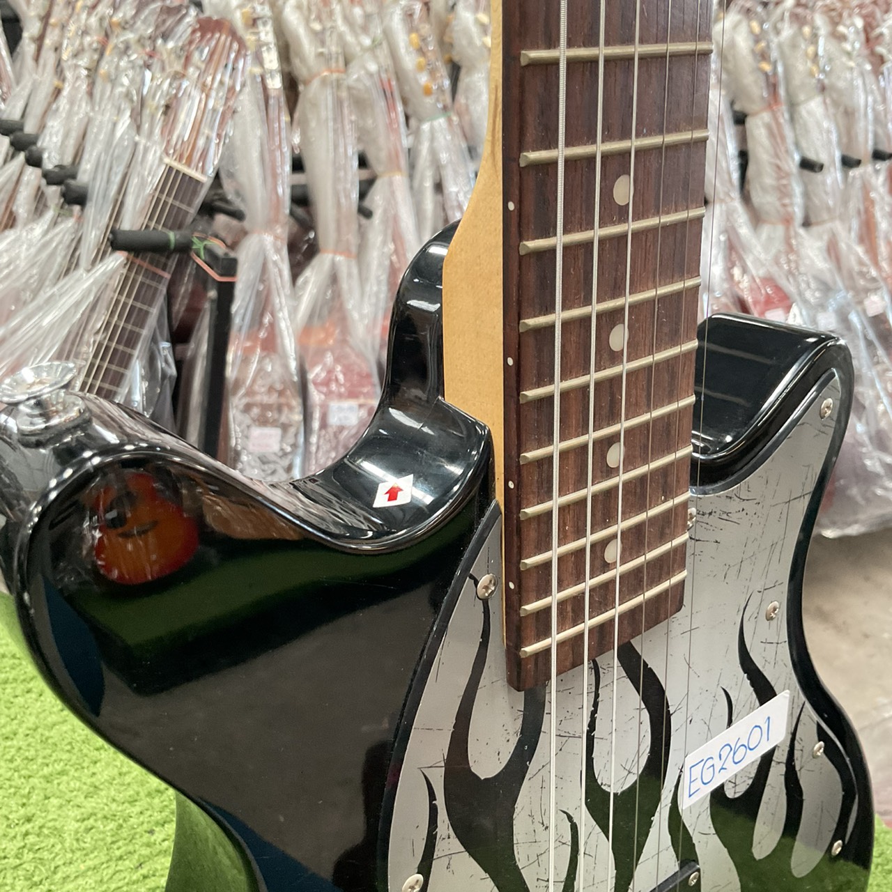 กีต้าร์ไฟฟ้า FIRST ACT : ME1980