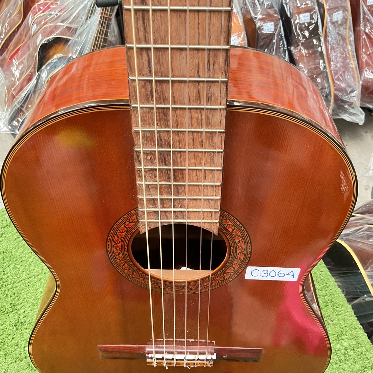 กีต้าร์คลาสสิค Abe Gut : 65A