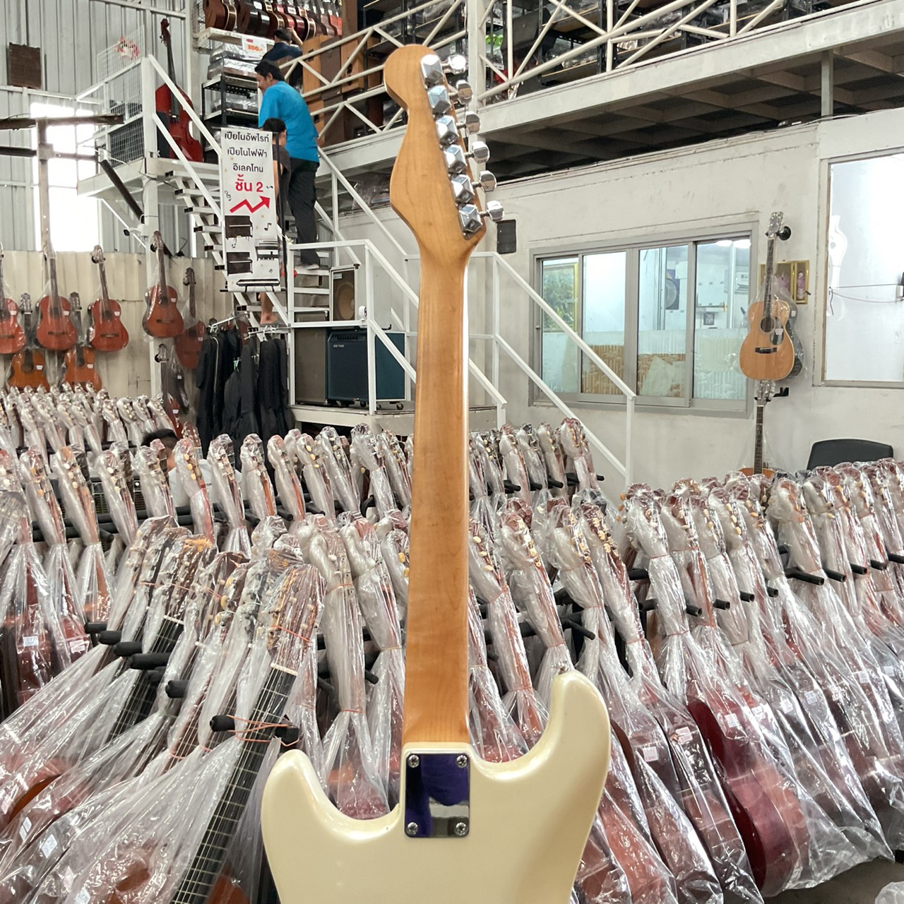 กีต้าร์ไฟฟ้า Mavis