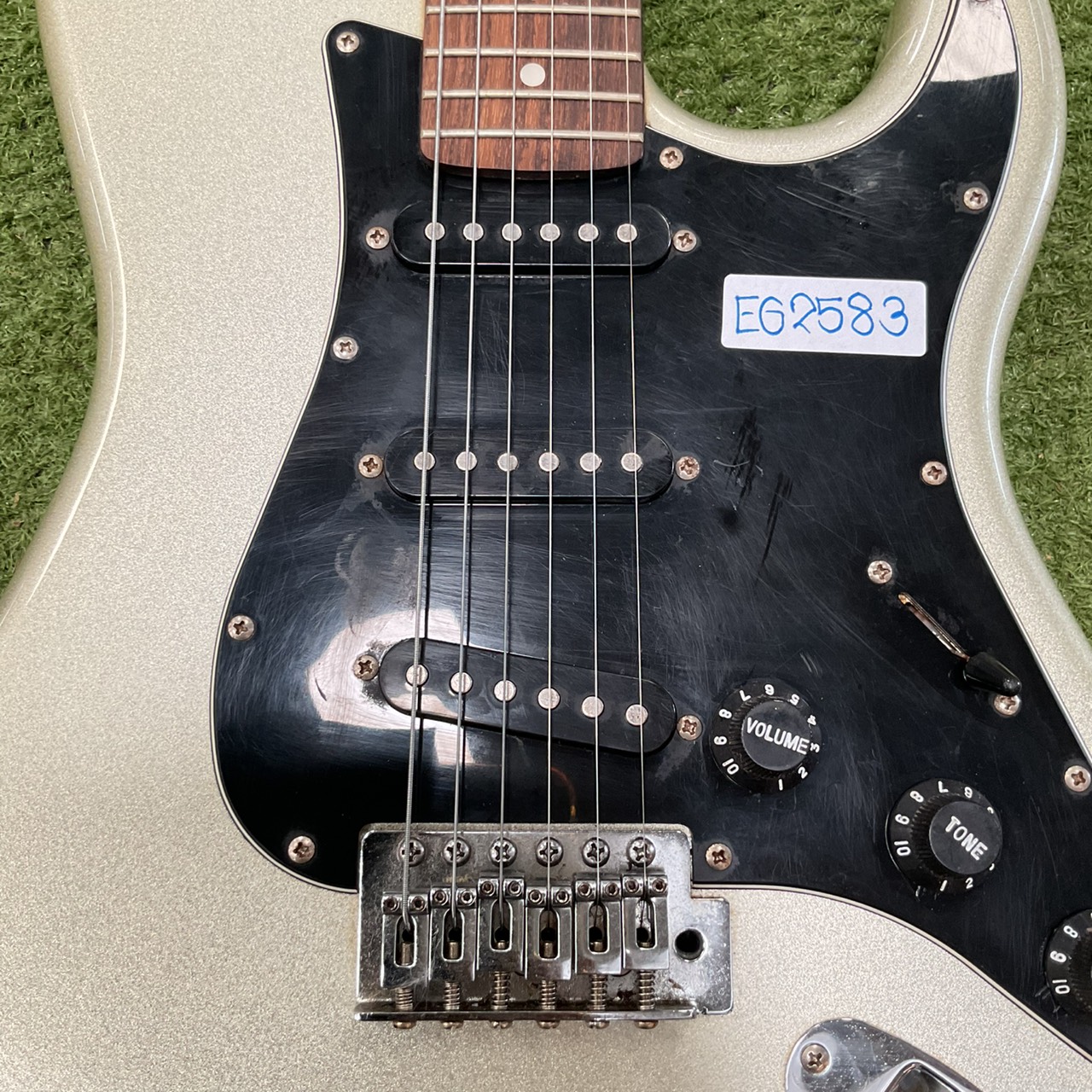 กีต้าร์ไฟฟ้า Mavis