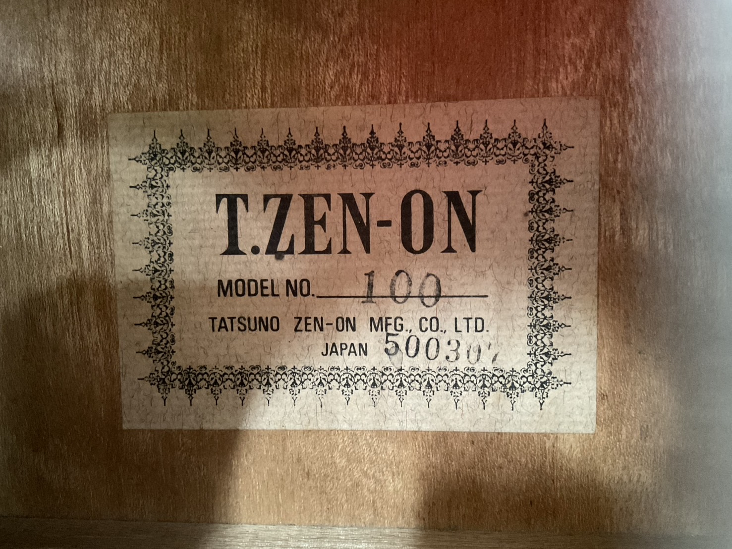 กีต้าร์คลาสสิค T.ZEN-ON : No.100
