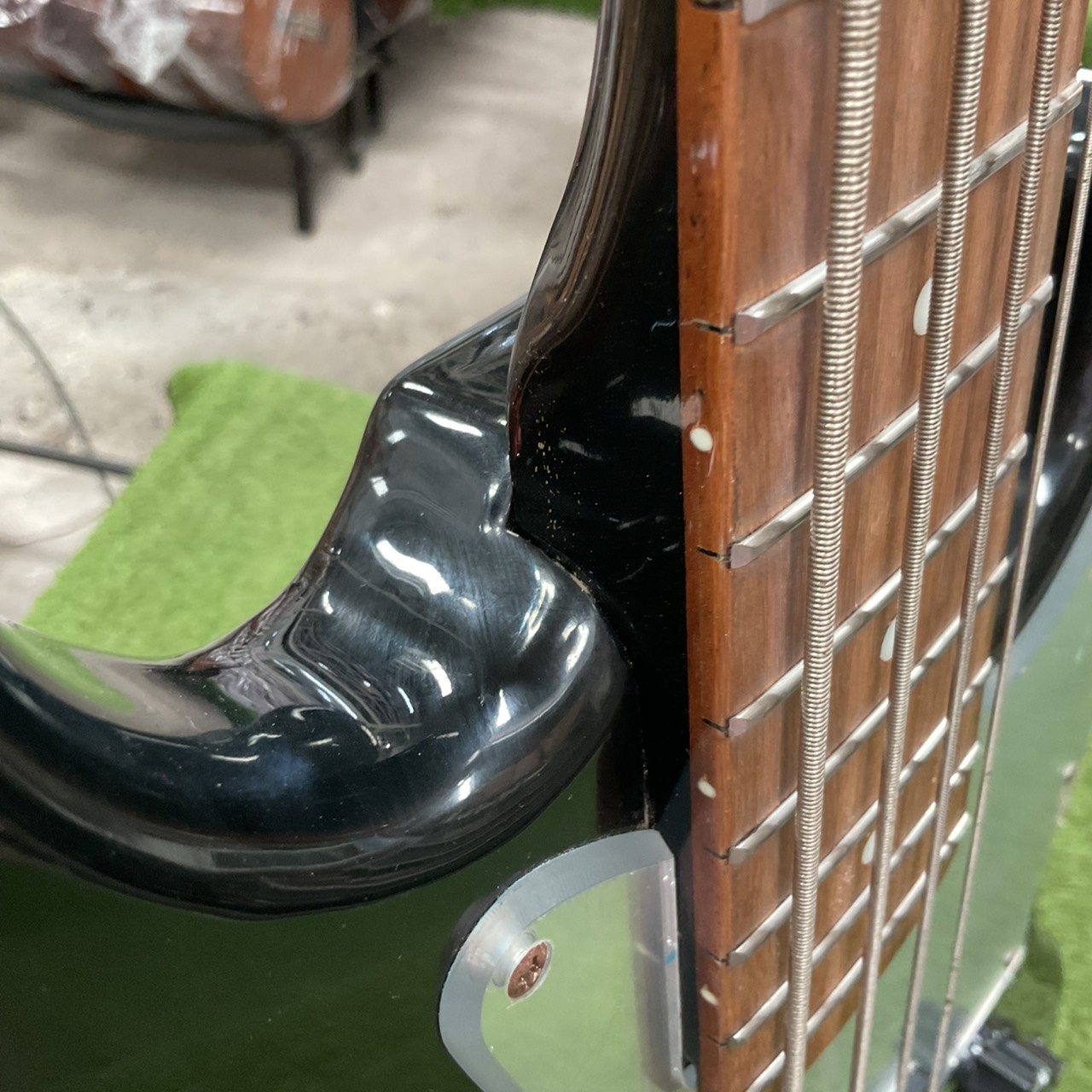 กีต้าร์เบส BUSKER'S