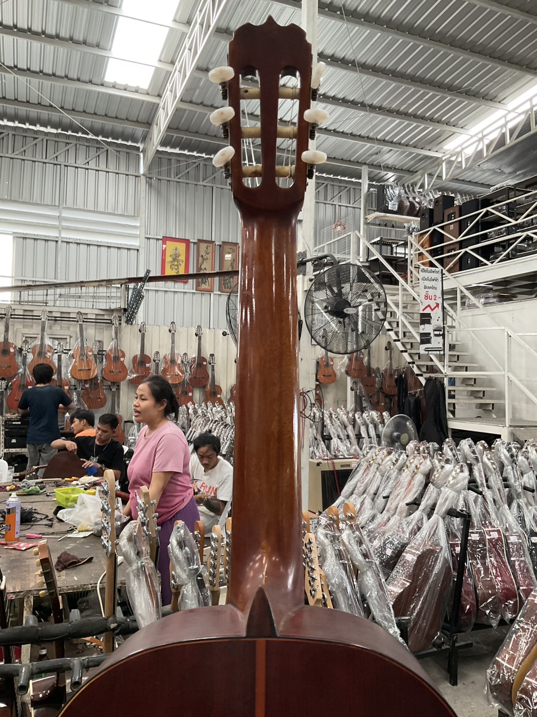 กีต้าร์คลาสสิค ยี่ห้อตามภาพ