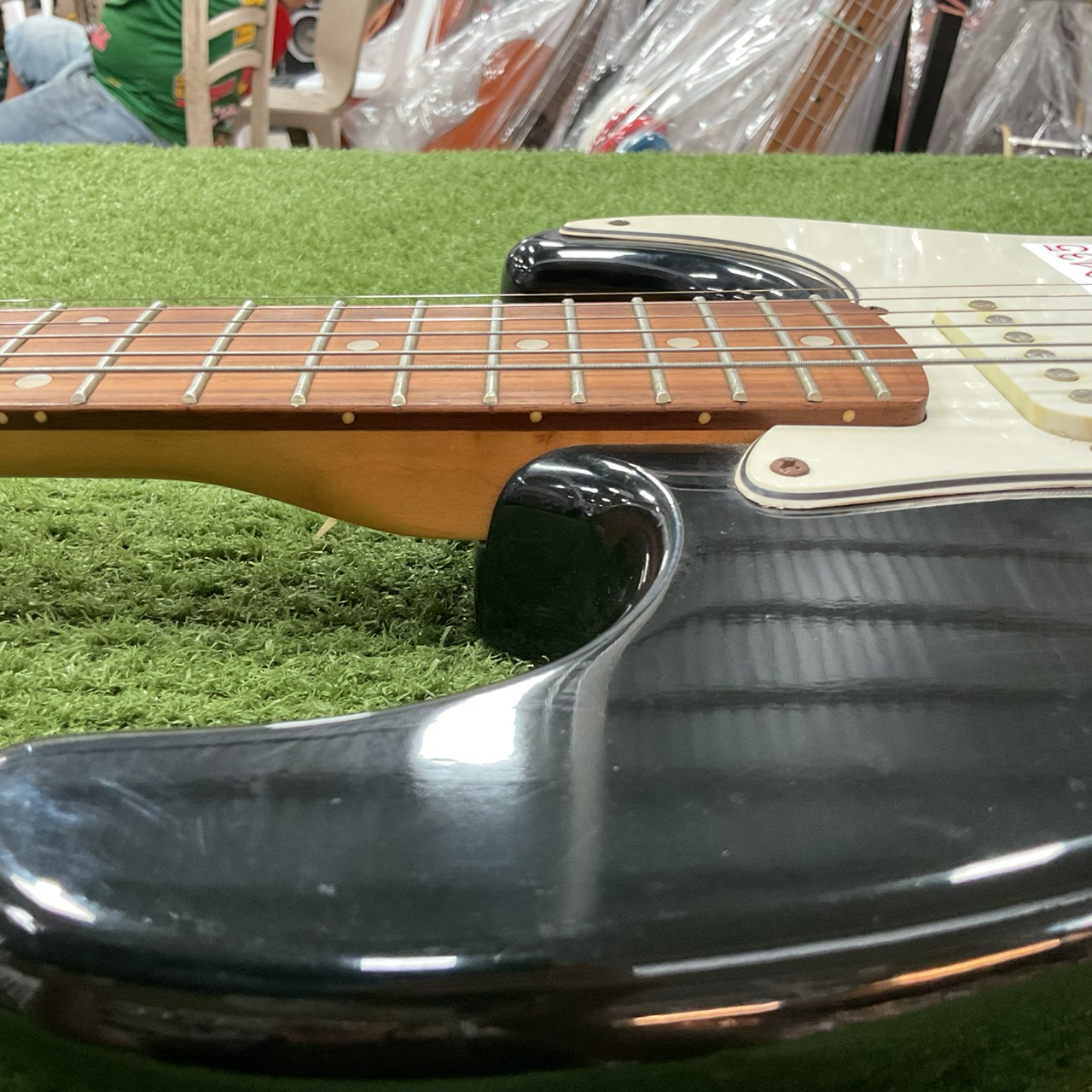 กีต้าร์ไฟฟ้า Maison