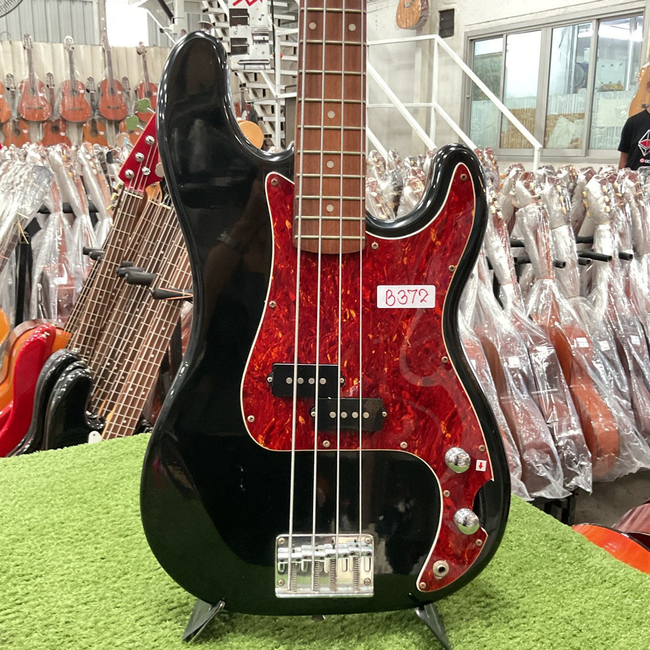 กีต้าร์เบส Maison