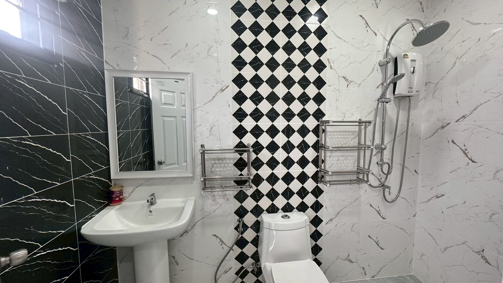 บ้านเช่าพัทยา หนองปลาไหล 3 ห้องนอน 3 ห้องน้ำ บ้านใหม่ ตกแต่งพร้อมอยู่ สวยมาก