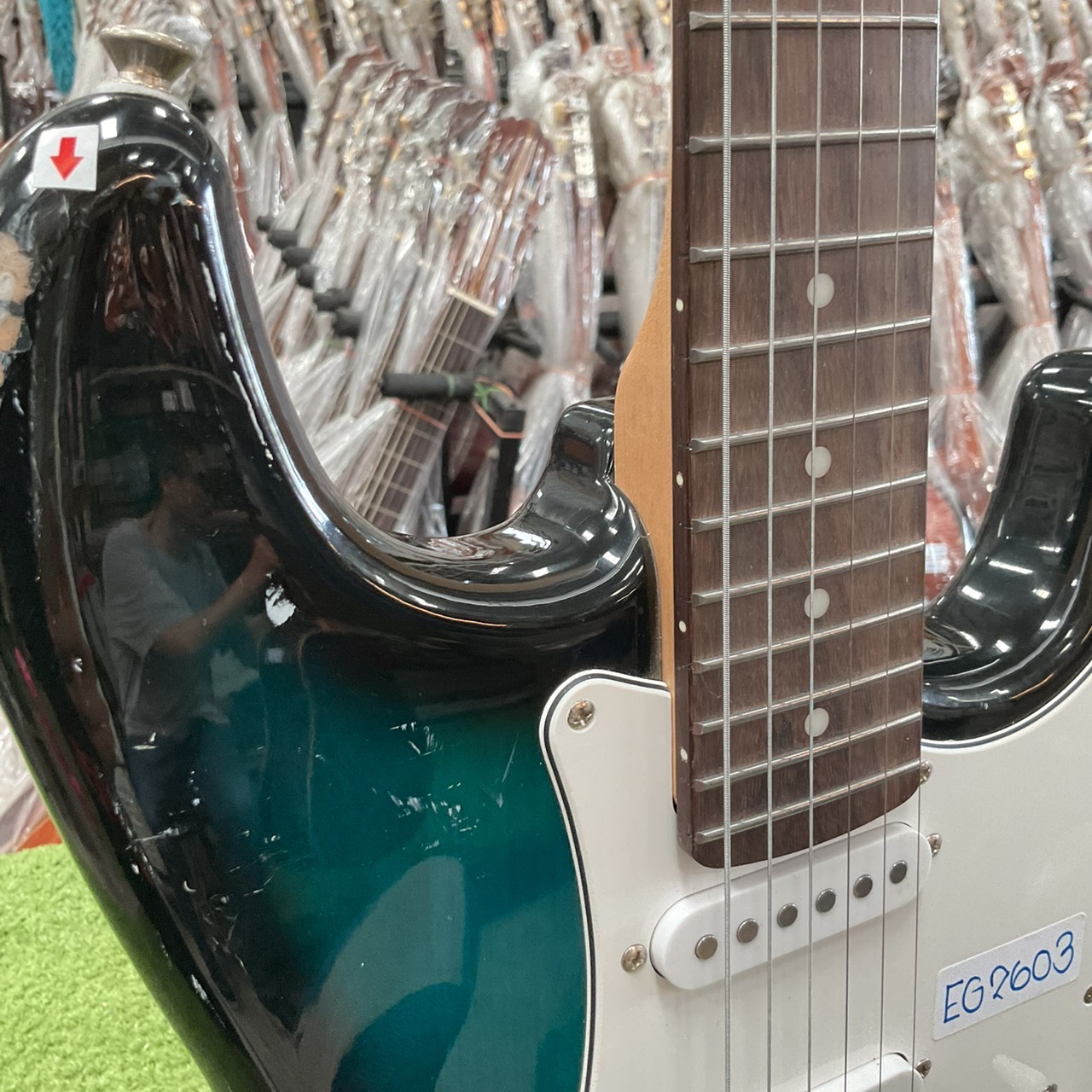 กีต้าร์ไฟฟ้า Mavis