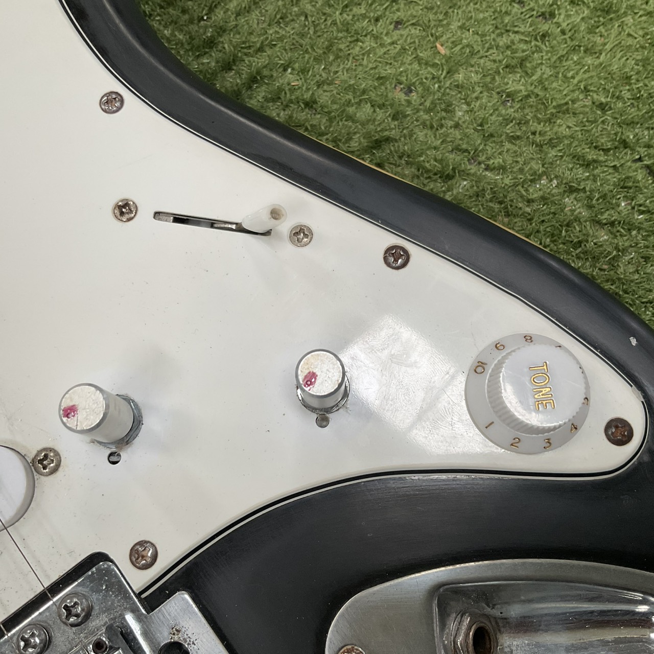 กีต้าร์ไฟฟ้า ยี่ห้อตามภาพ