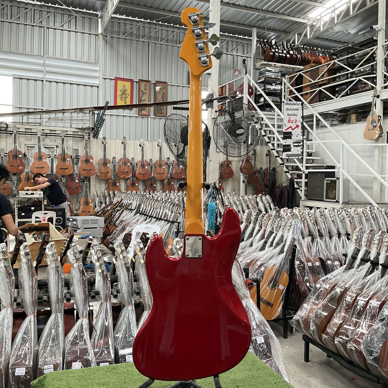 กีต้าร์เบส Legend