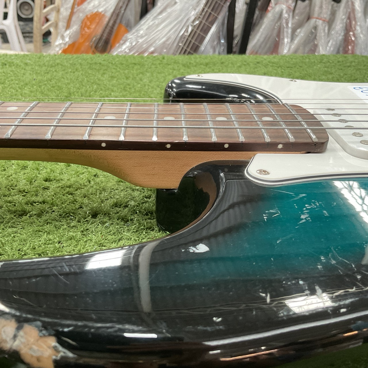 กีต้าร์ไฟฟ้า Mavis