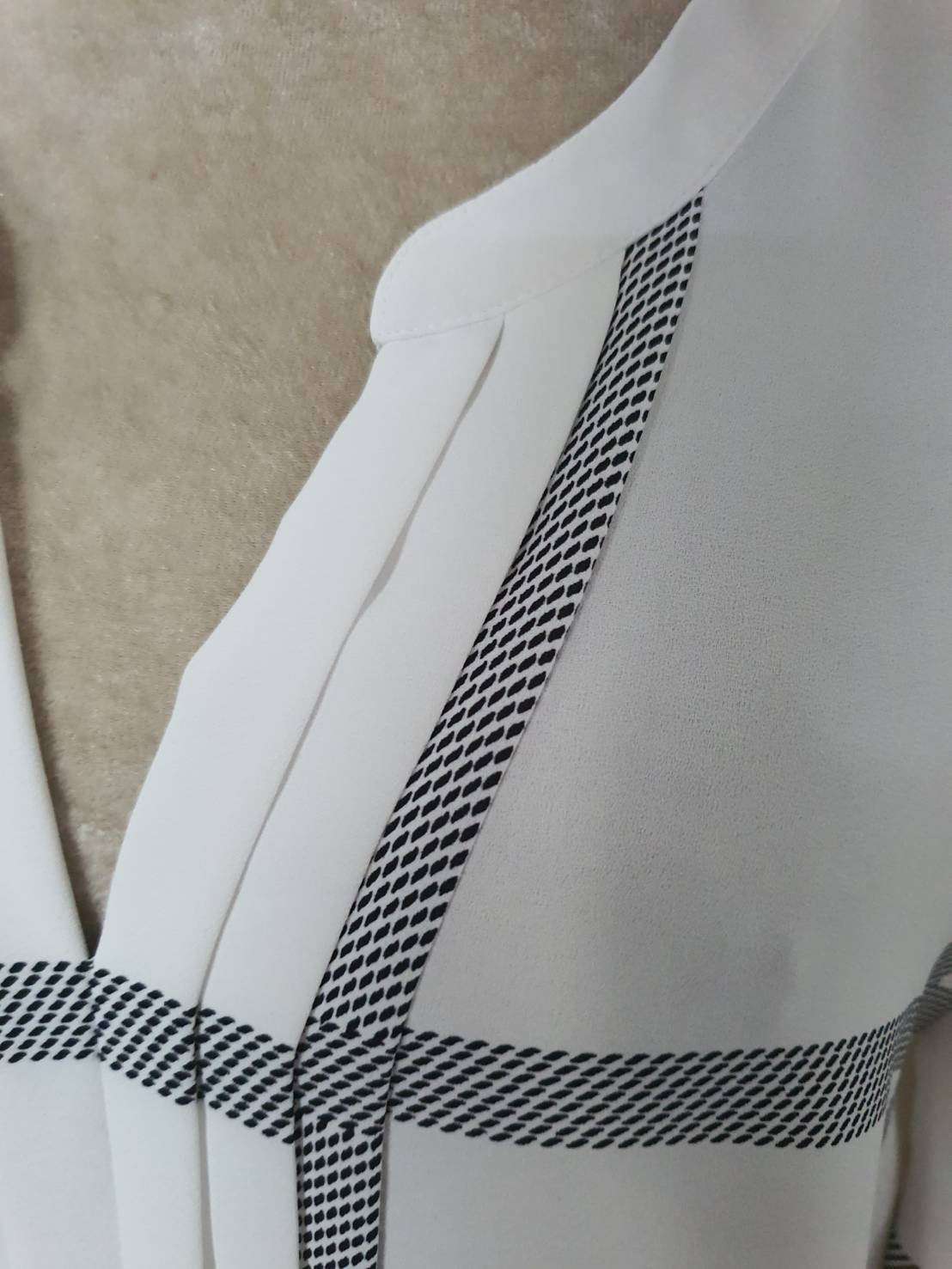 FF06387 เสื้อผ้ามือสอง ชีฟอง สีขาวลาย HAWTHORW อก 38 นิ้ว