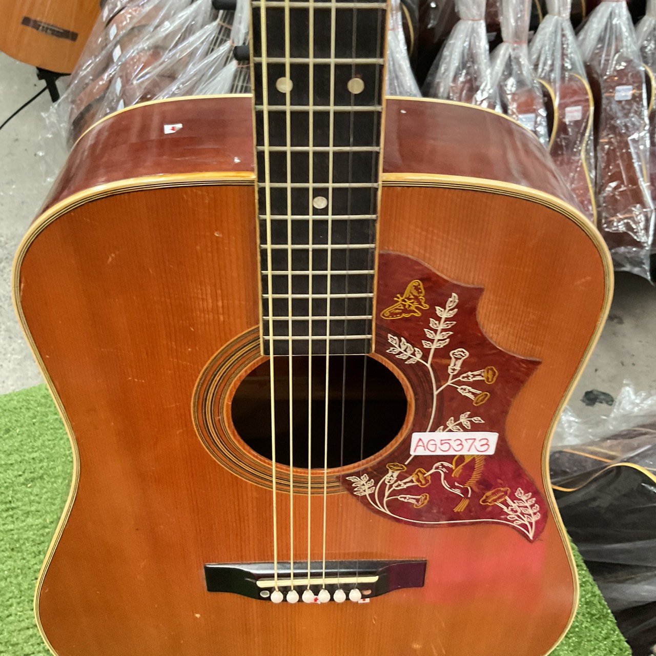 กีต้าร์โปร่ง VICTOR : F180