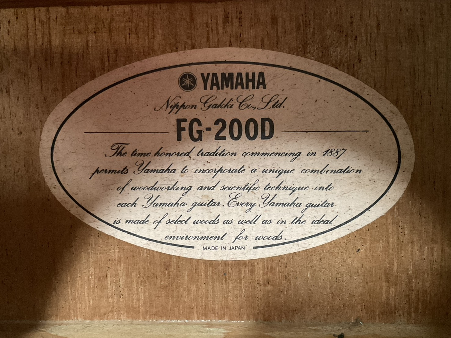 กีต้าร์โปร่ง YAMAHA : FG-200D