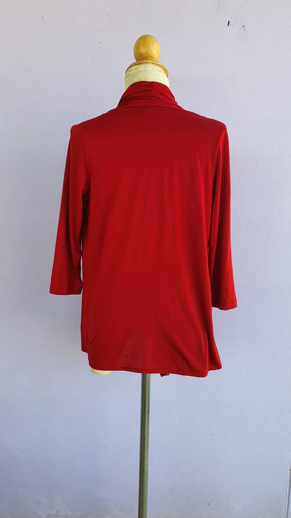 FF02805 เสื้อคลุมมือสอง สีแดง แบรนด์ bossini ladies อก 36 นิ้ว
