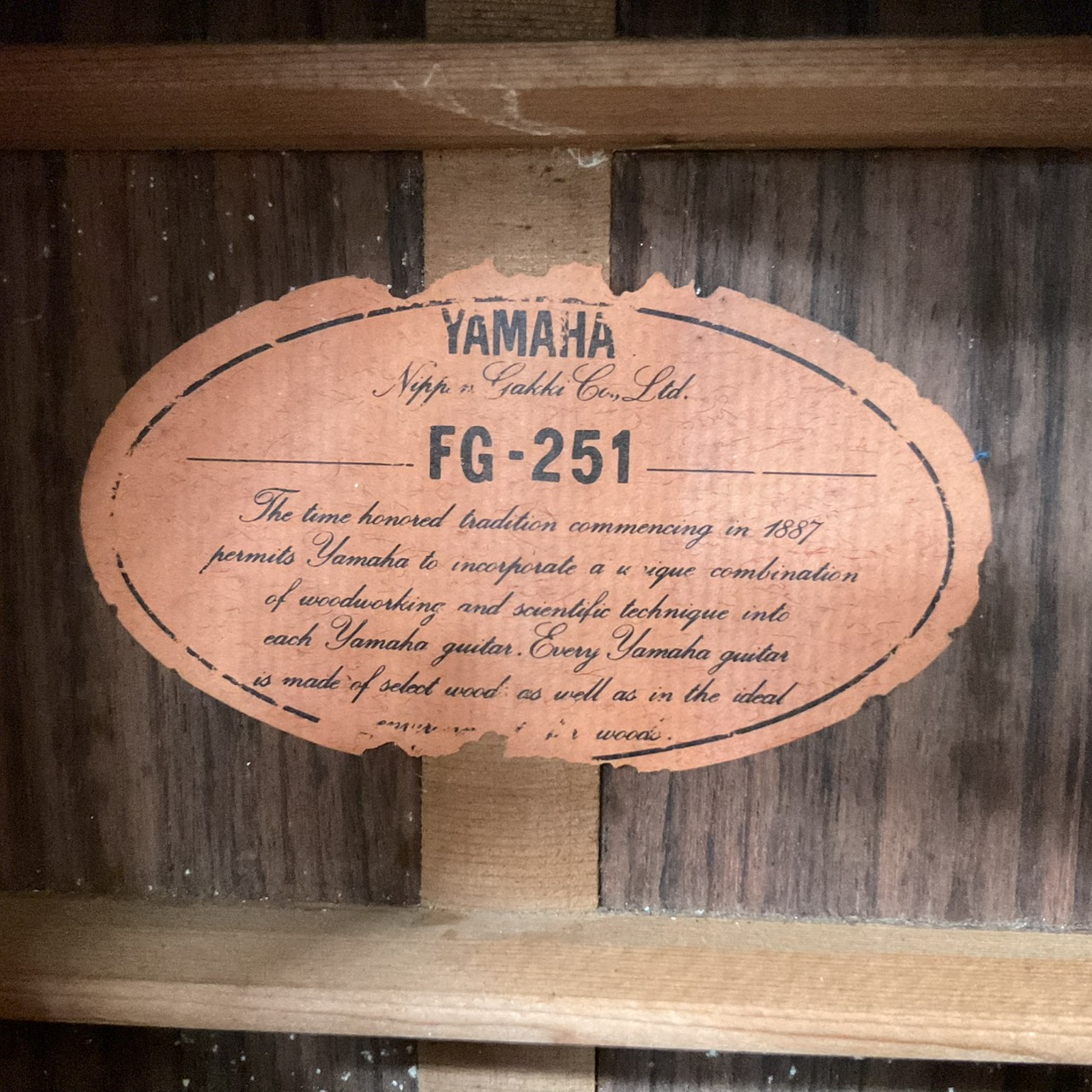 กีต้าร์โปร่ง YAMAHA : FG-251