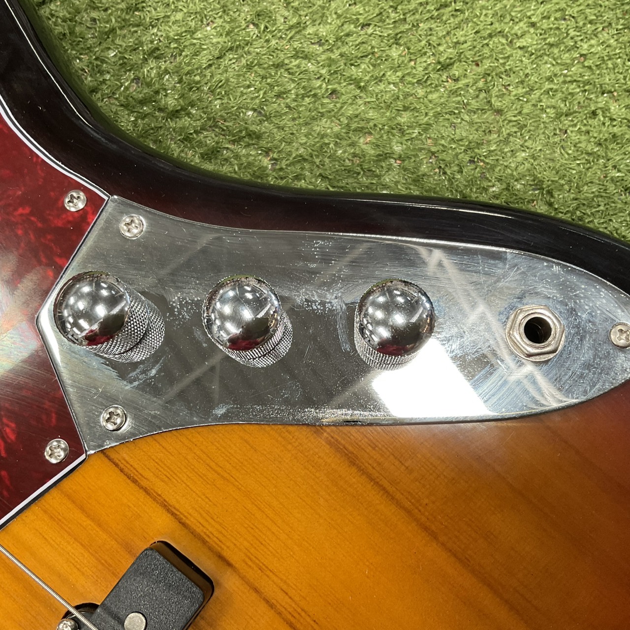 กีต้าร์เบส Gion