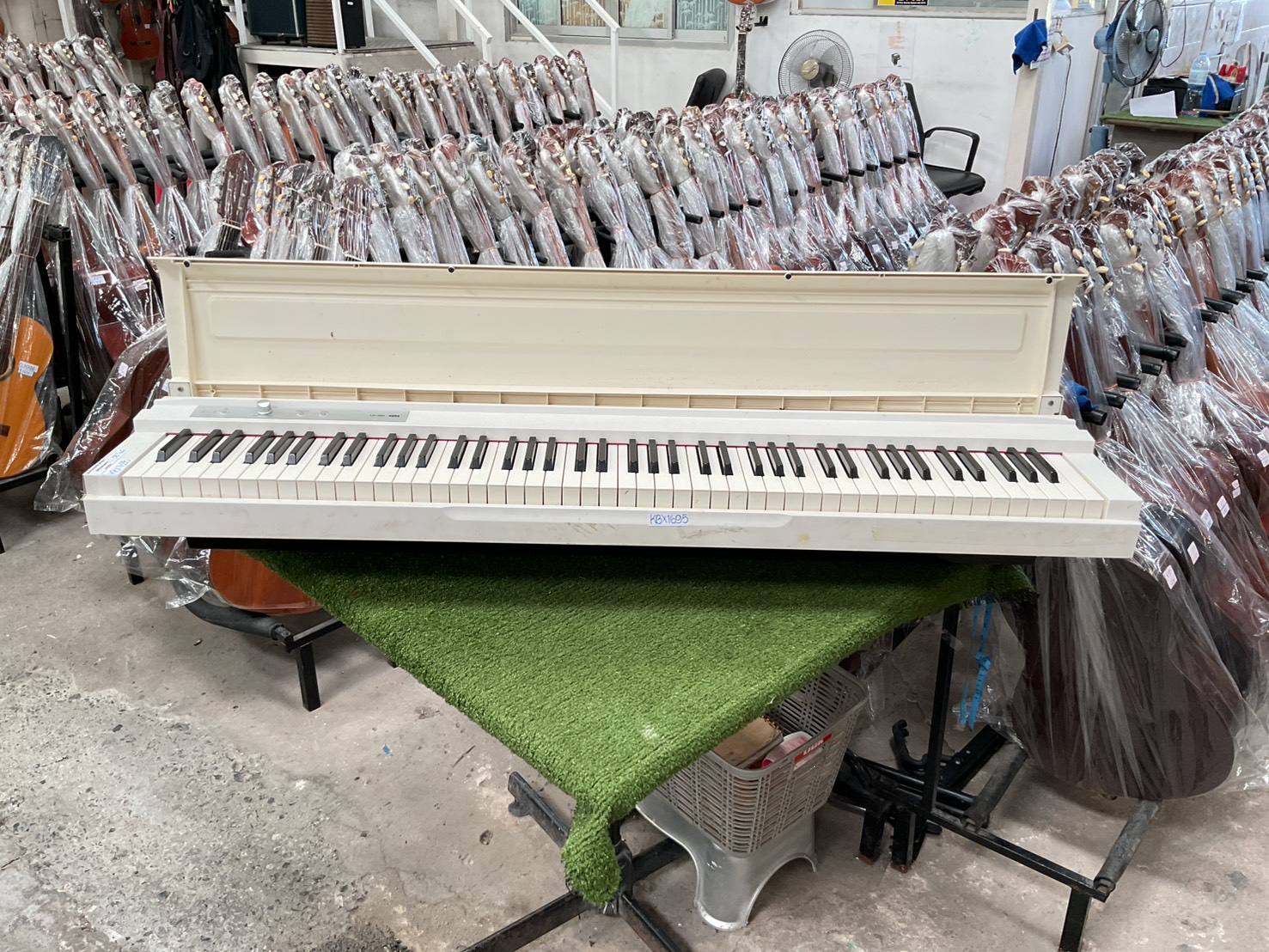 เปียโน KORG : LP-180 สินค้าไม่พร้อมใช้งาน (ต้องซ่อม)