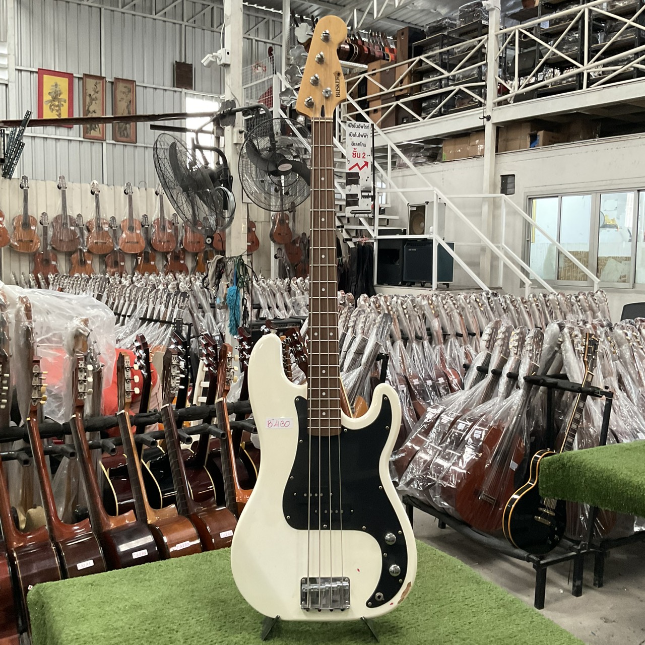 กีต้าร์เบส BUSKER'S