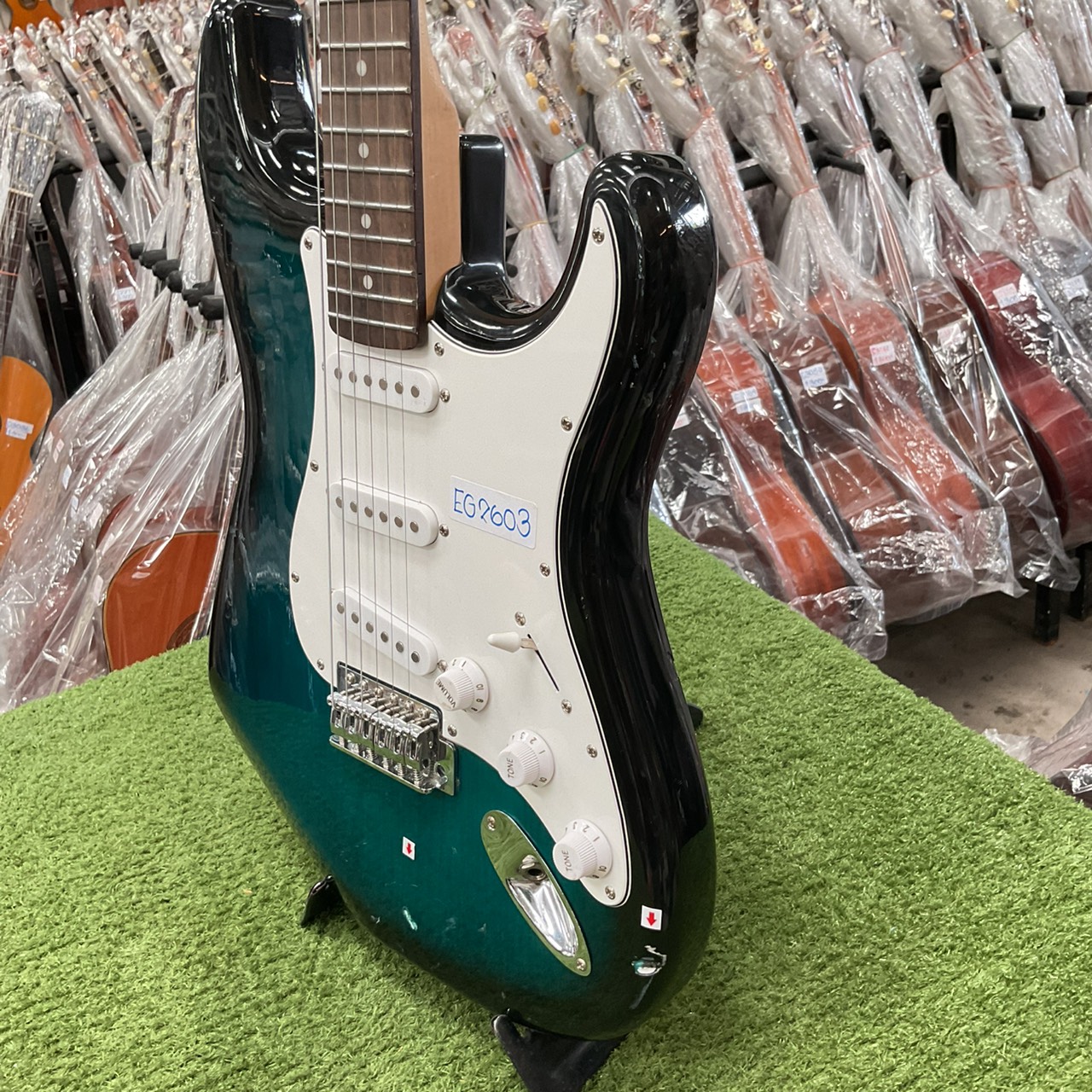 กีต้าร์ไฟฟ้า Mavis