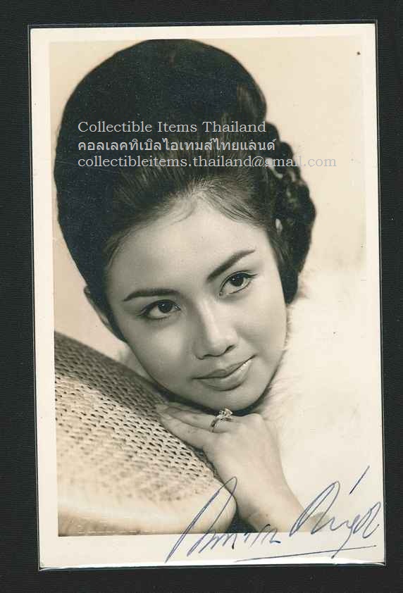 ภาพถ่ายพอร์ทเทรตของกนกวรรณ ด่านอุดม ***พร้อมลายเซ็น 2ลายเซ็น***