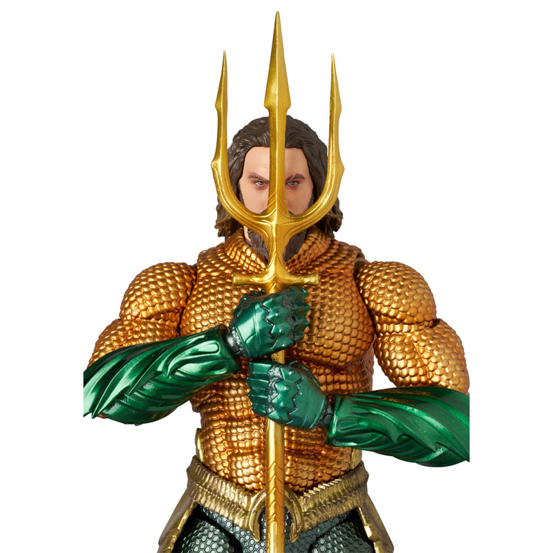 MAFEX No.267 MAFEX AQUAMAN (GOLD & GREEN SUIT) "AQUAMAN AND THE LOST KINGDOM"(Pre-order)