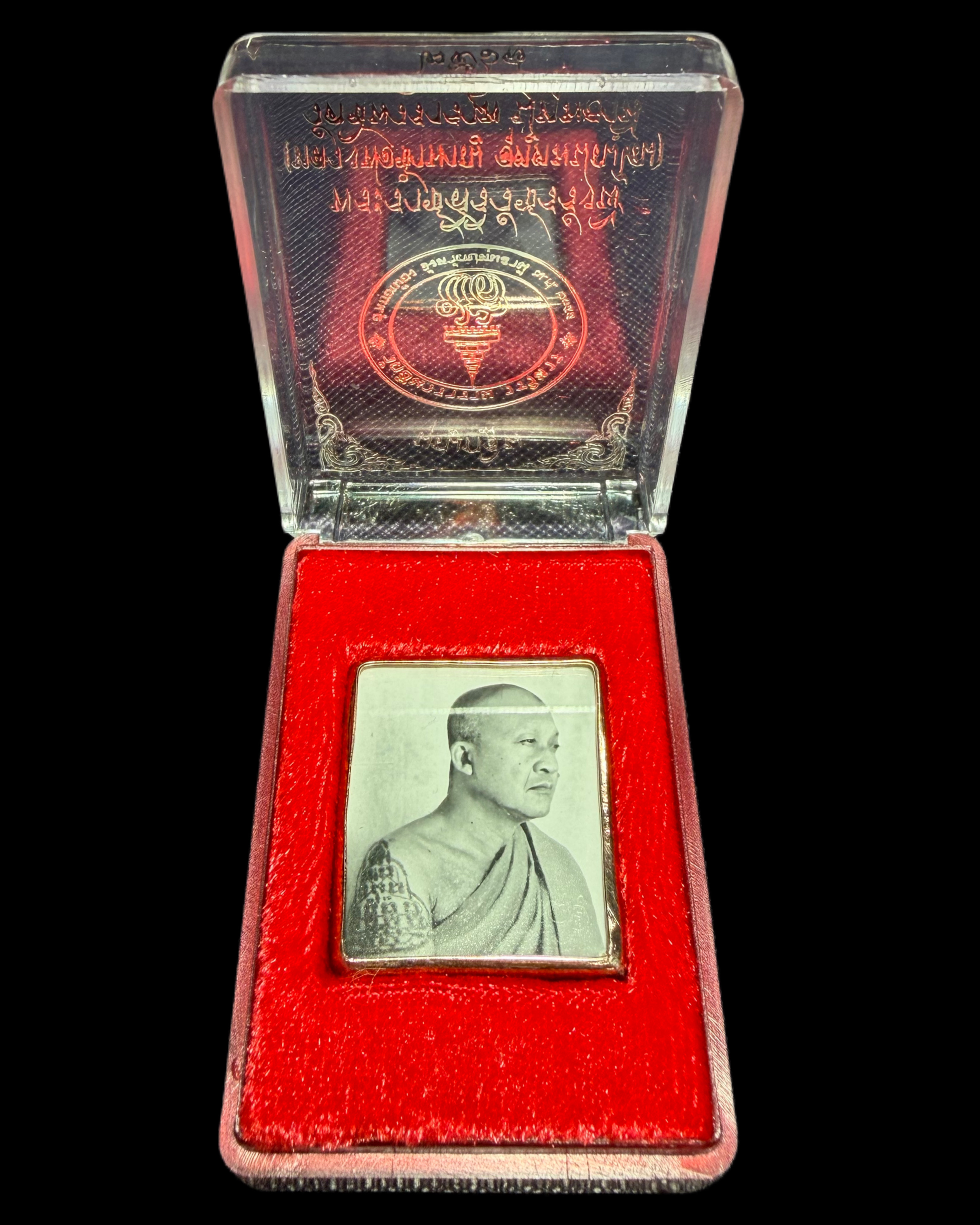 รูปถ่ายหลวงพ่อชำนาญฟิล์มกระจกโบราณ (รุ่น:กองบุญกฐิน2568,หลังเกศา) Luang Por Chamnan’s Wet-Plate Collodion Portrait. (series:kathina merit fund 2568,with Luang Por Chamnan’s hairs) SKU-04065