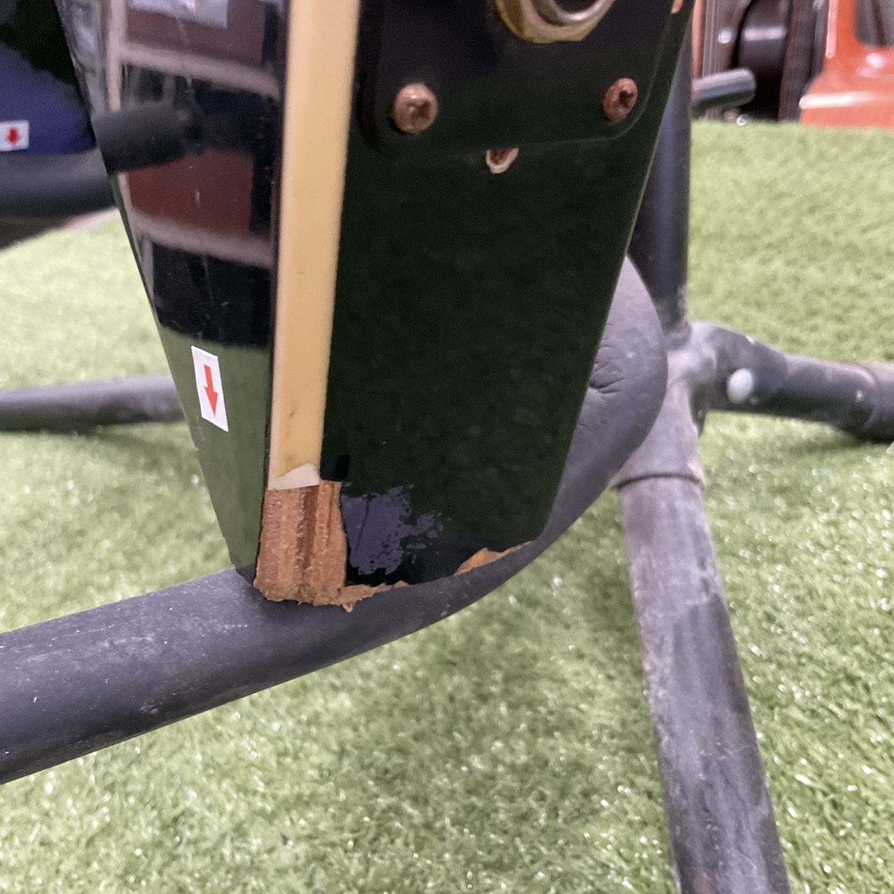 กีต้าร์เบส M