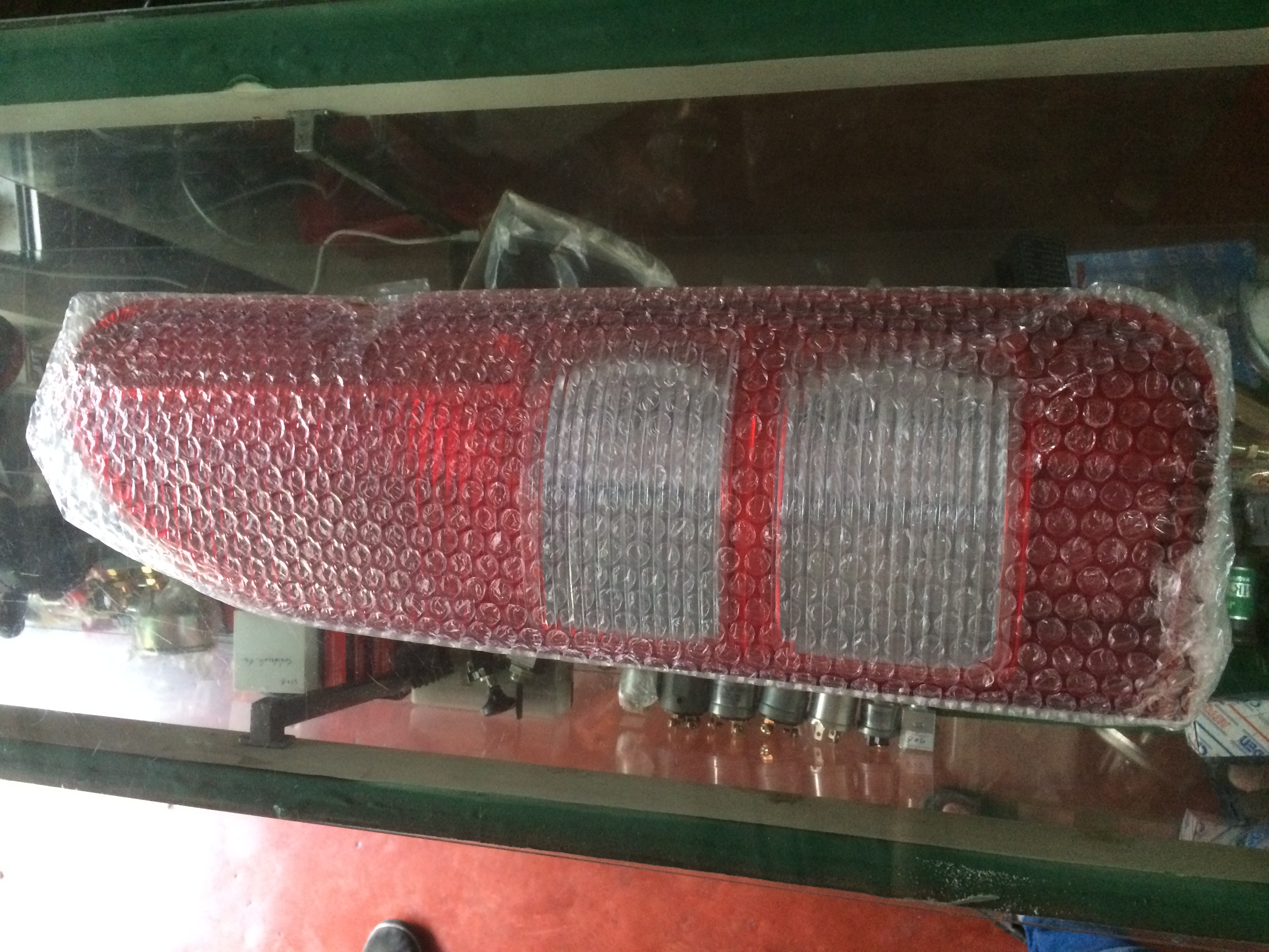 ไฟท้าย TOYOTA COMMUTER 2004-2007