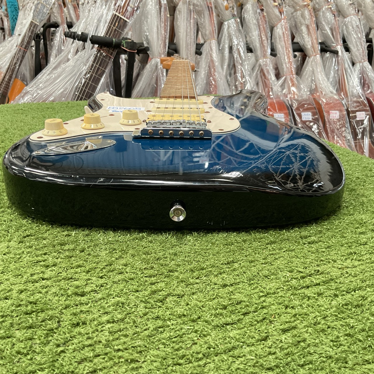 กีต้าร์ไฟฟ้า FORMESTAR (สำหรับมือซ้าย)